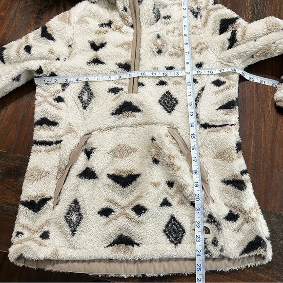 Sherpa pullover sweatshirt v neck zip pockets cream white black tan tribal Small - Picture 6 of 10